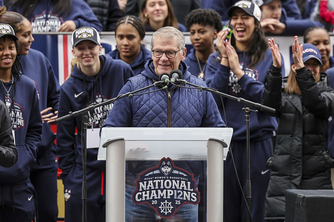 "We've lost that competitive spirit": When a young Geno Auriemma got 100% real about his coaching philosophy at UConn