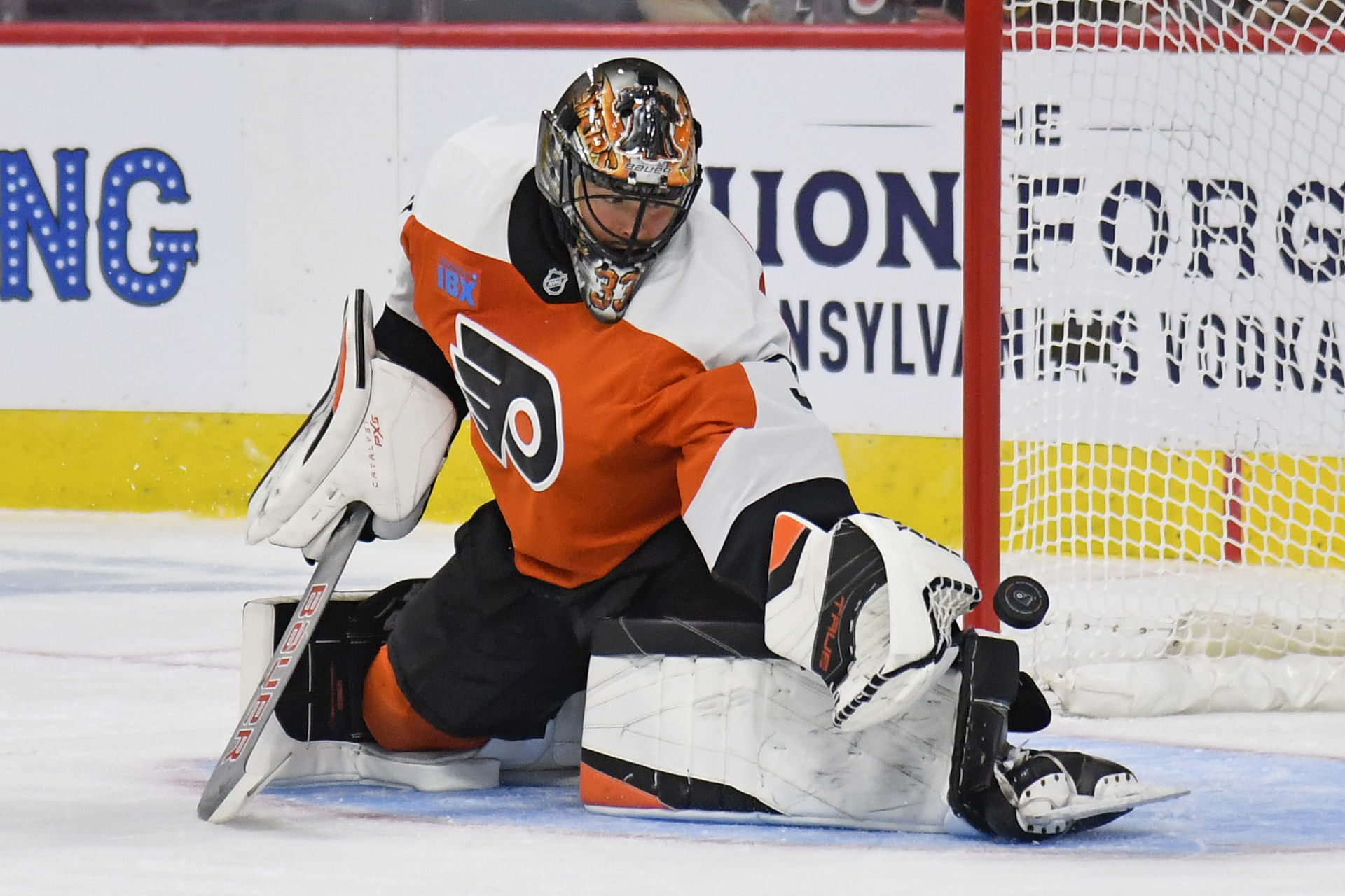 Ersson struggled to claim the Flyers starting job outright - Source: Imagn