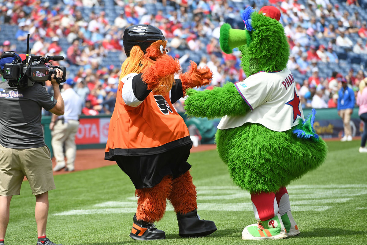 WATCH: Phillies mascots go viral for hilarious take on Coldplay kiss cam controversy