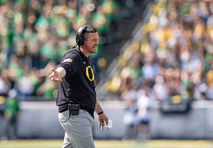 Oregon star Dakorien Moore lures elite four-star recruit to join Dan Lanning's program over his latest post
