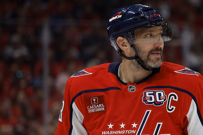 Alex Ovechkin gets 100% real about breaking another Wayne Gretzky's record after historic 895th career goal
