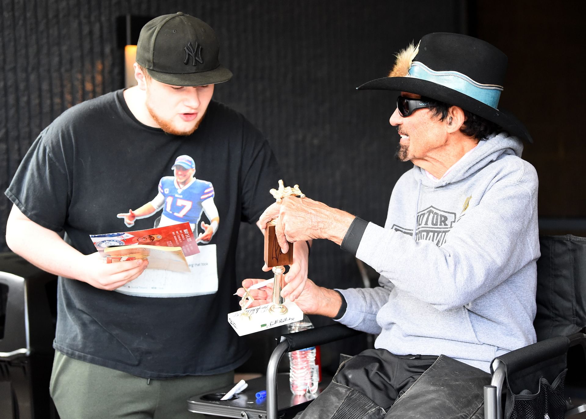 Richard Petty interacting with a fan- Source: Imagn