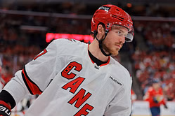 MUST SEE: Hurricanes' Andrei Svechnikov hosts heartwarming signing event for young hockey players in Kazan