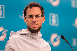 Mike McDaniel’s job security will come down to how Dolphins' offense evolves: Analyst