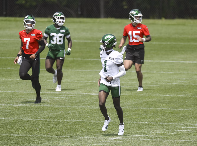 Sauce Gardner stunned as Justin Fields pulls off move CB thought only Aaron Rodgers could make