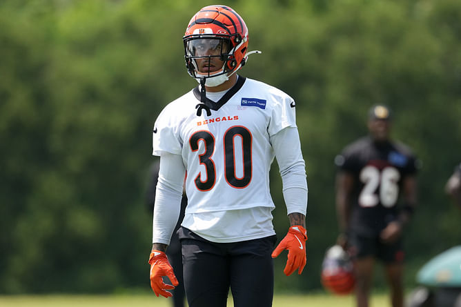 “Chase Brown a top 5 fantasy RB”: NFL fans react as Bengals release Zack Moss in sudden move