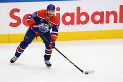 NHL analyst speculates if Connor McDavid will use Oilers' goaltending dilemma to drag extension talks