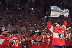NHL fans react as Matthew Tkachuk ends up behind bars with Stanley Cup: "The most Florida thing ever" "Hope he gets life sentence"