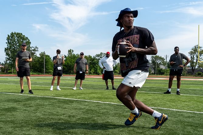 Michigan QB Bryce Underwood drops 1-word reaction to his features on CFB 26 game