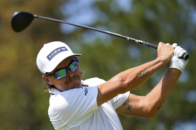 How did Rickie Fowler perform in R4 of the John Deere Classic?