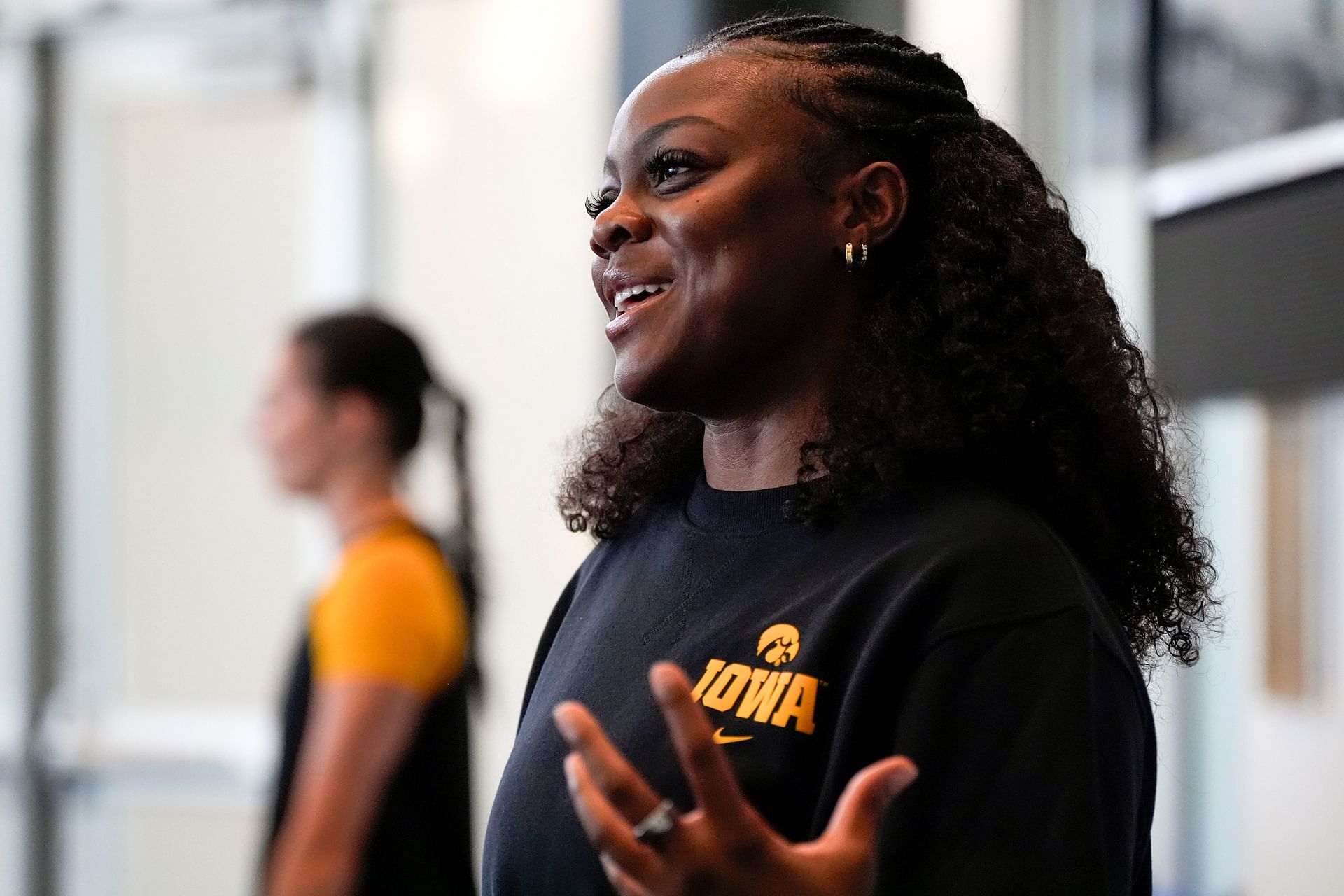 Kylie Feuerbach, Callie Levin and more hyped as mic’d up coach Jasmyn Walker carries out Iowa’s workout session