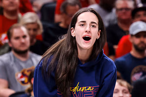 Caitlin Clark leaves flirty comment to former teammate's cozy evening stroll pic in pajamas