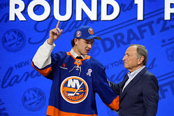 Matthew Schaefer sets the record straight about his commitment to Islanders when teased about potential Panthers trade