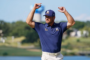 Bryson DeChambeau joins the popular Indonesian boat race trend with his dance moves