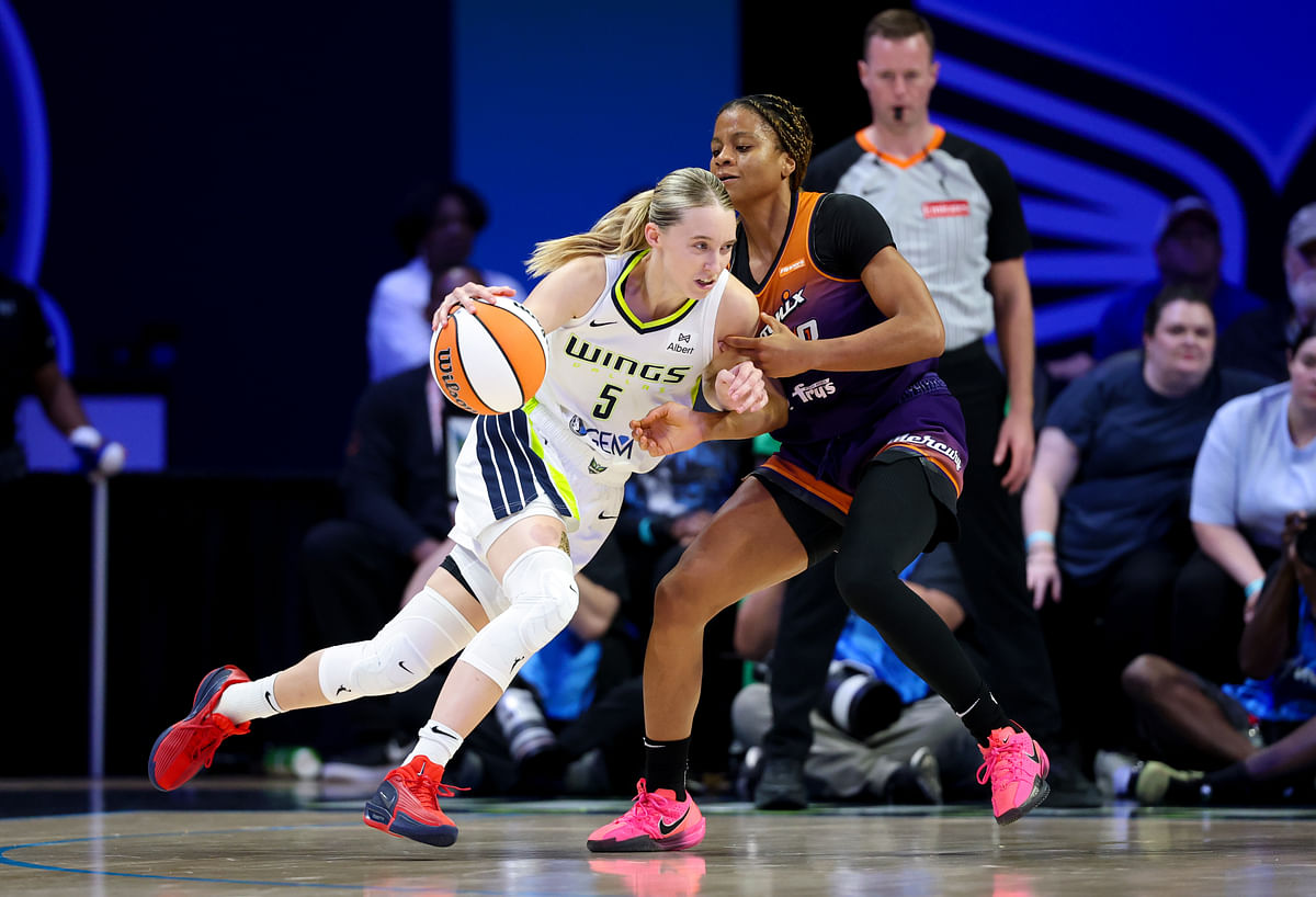 "Better than Chelsea Gray": WNBA fans explode as Paige Bueckers' heroics continue in massive win over Mercury