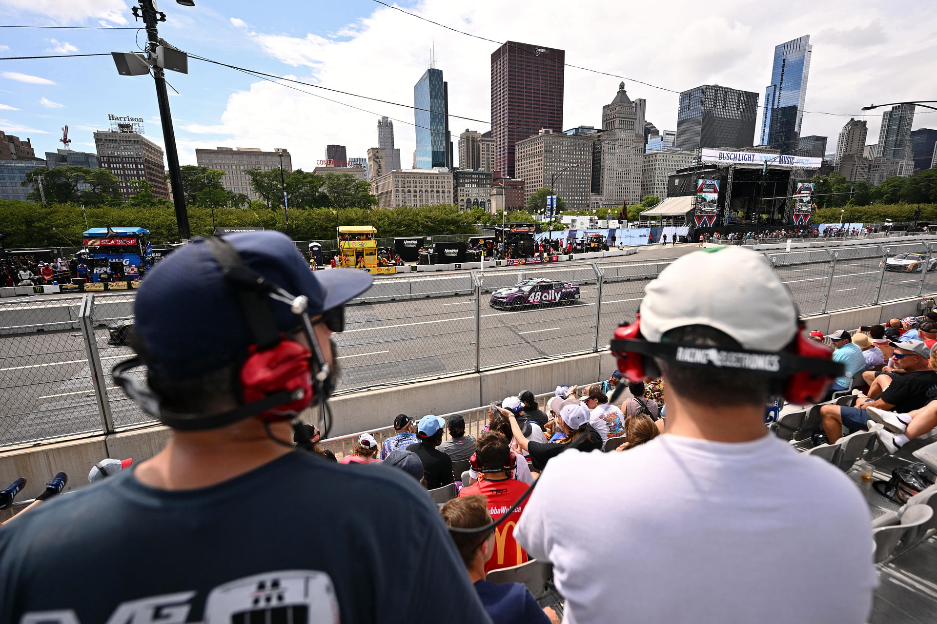 Fans fire back after Chicago columnist’s ‘rude’ message for NASCAR