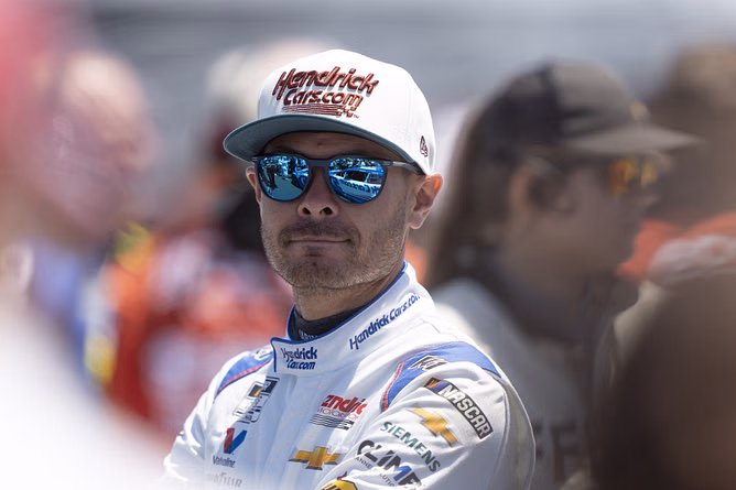 “So much for the booth role”: Fans react as HMS makes major Kyle Larson announcement