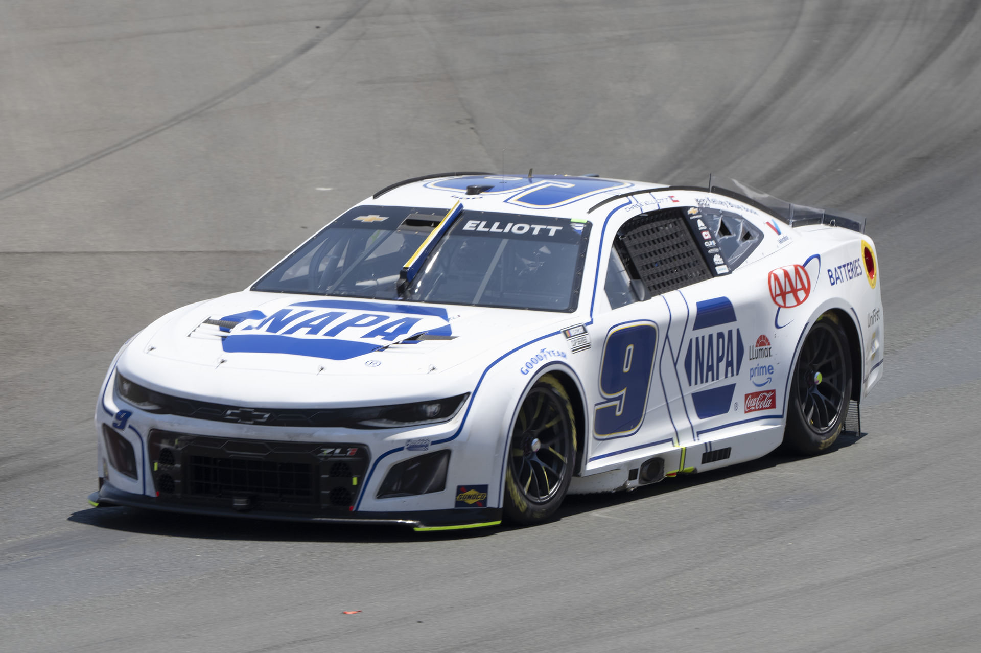 Chase Elliott drives the #9 Chevrolet Camaro for Hendrick Motorsports - Source: Imagn