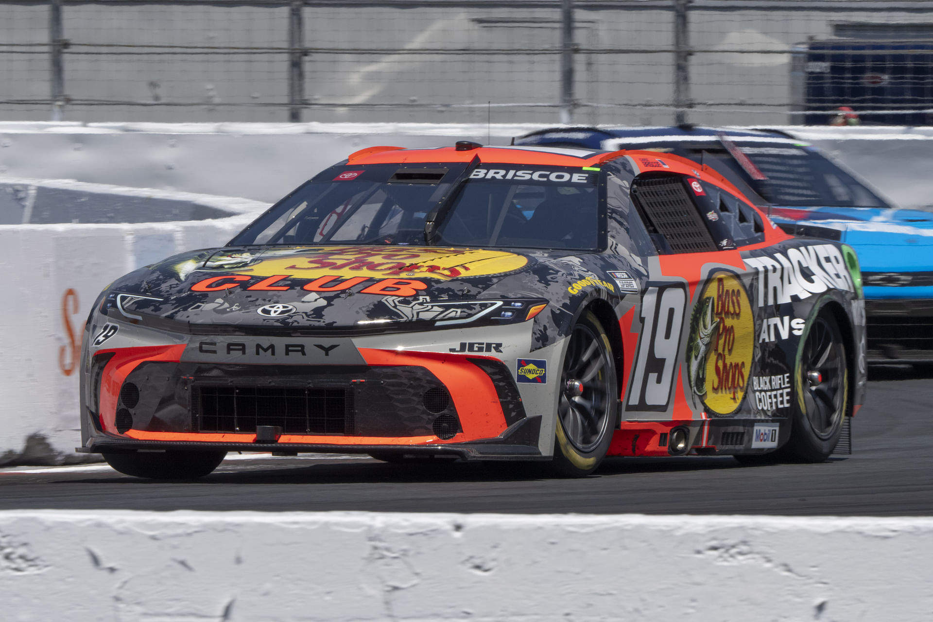 Chase Briscoe (19) navigates around Turn 11 at Sonoma Raceway - Source: Imagn