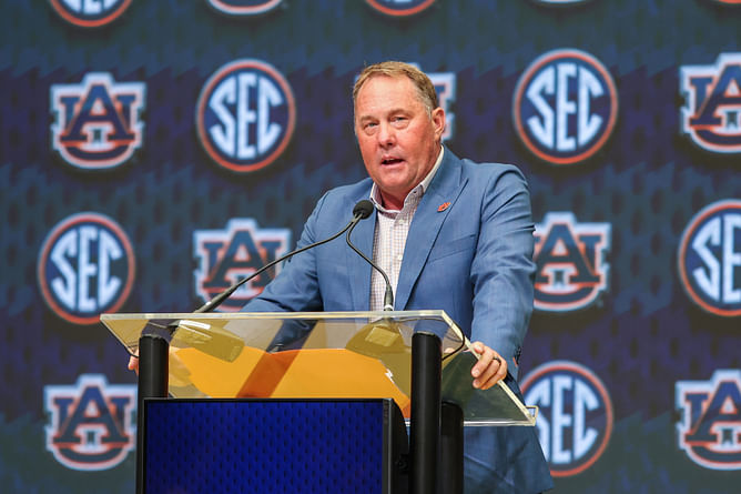"Sacrificing recruiting and he's not even the best HC golfer" - CFB fans react as Auburn HC Hugh Freeze gets snubbed latest handicap rankings