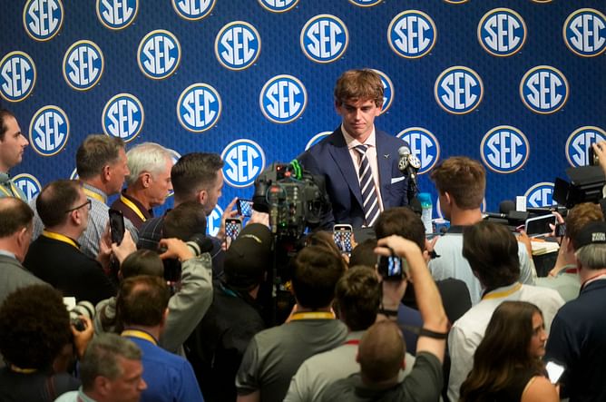 "I'm careful what I say with DJ Campbell": Arch Manning on dealing with Texas players heading into 2025