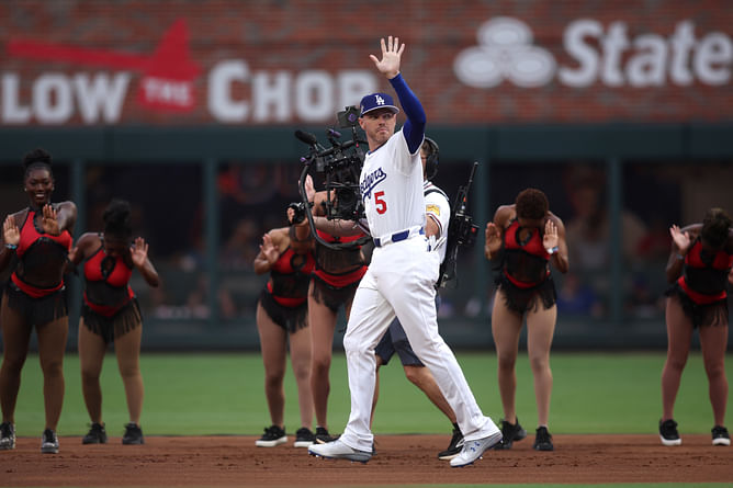 “Just wanted that moment with him” - Freddie Freeman relives unforgettable World Series celebration with father after grand slam hit in documentary