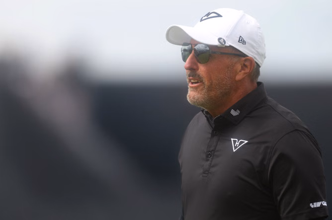 Phil Mickelson makes bold prediction on $70M-worth NFL star’s team after giving ‘secret’ putting tips