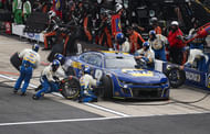 Chase Elliott (9) makes a pit stop during the Autotrader EchoPark Automotive 400 at Dover Motor Speedway. - Source: Imagn