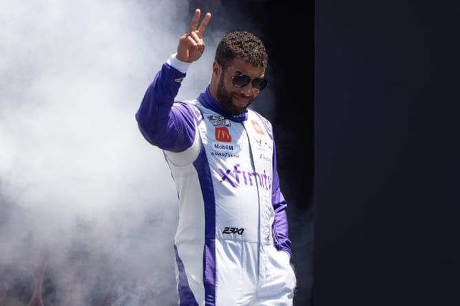 “Water is wet, Bubba Wallace is still slow”: IndyCar legend takes a cheeky jibe at Michael Jordan’s star NASCAR driver in new vlog