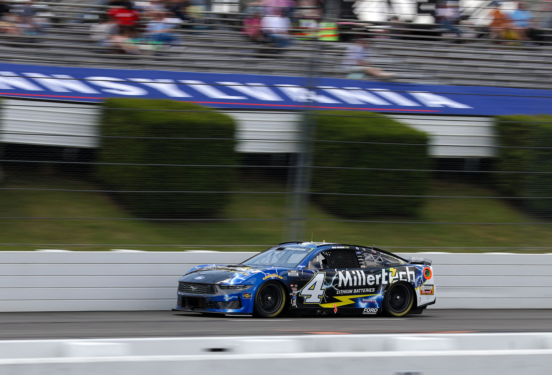 Noah Gragson drives the #4 Ford Mustang for Front Row Motorsports - Source: Imagn