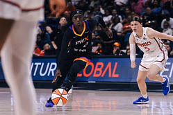 "How can you run off the court mid play cause of a hair malfunction?": Fans in frenzy as Kahleah Copper loses her wig in live play vs Mystics