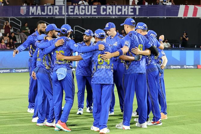 MI की फ्रेंचाइजी ने रचा इतिहास, लीग स्टेज में सिर्फ 3 जीत के बावजूद जीता खिताब; CSK के प्लेयर की धुआंधार पारी गई बेकार