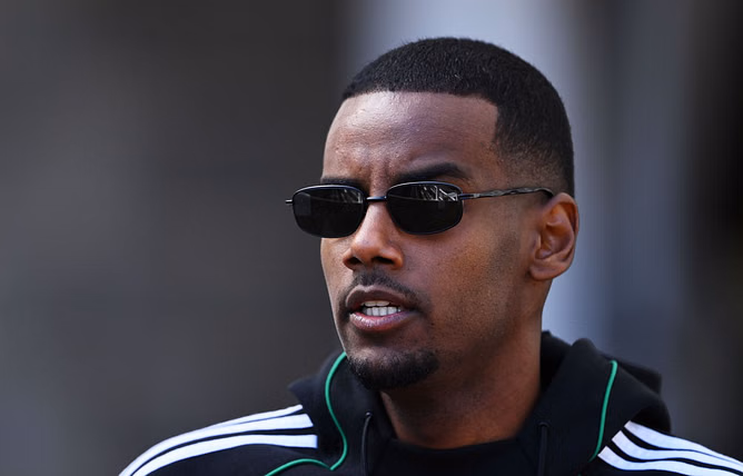 "It would upset our tight-knit group" - Newcastle star claims players would be hurt if Alexander Isak leaves amid Liverpool links