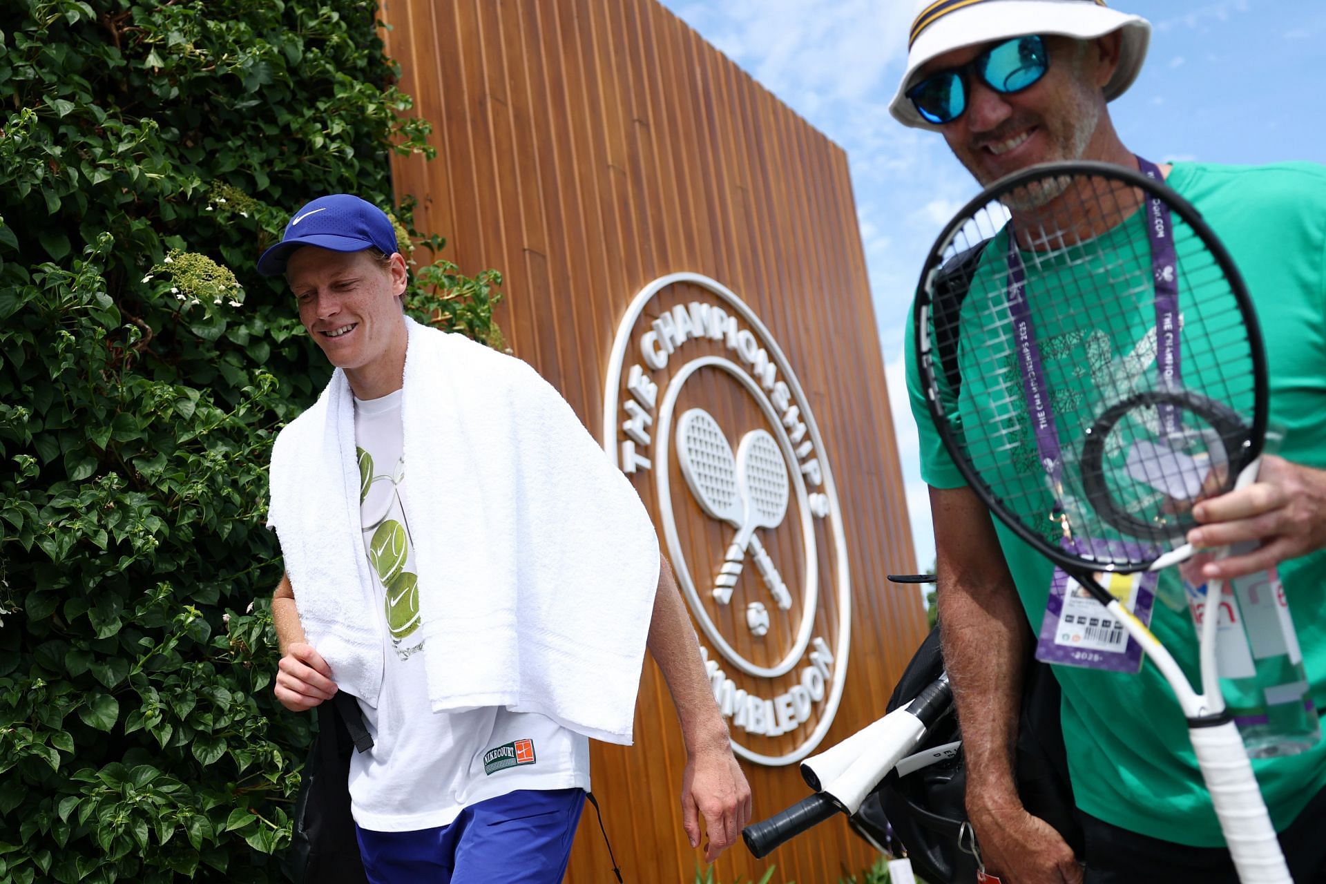 Jannik Sinner (left) and Darren Cahill (right) at the 2025 Wimbledon Championships (Source: Getty)