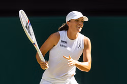 "This is absolutely insanity" - Fans react in horror over Iga Swiatek's Wimbledon triumph being called a 'disaster' by Polish media