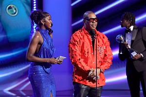 Photos: Flau'jae Johnson shares snaps from the 2025 ESPY awards, including onstage moment with $20,000,000 worth rap legend Busta Rhymes