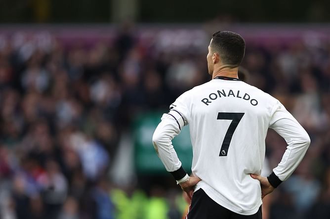 "Manchester United have players that are 25 and acting like they’re 40" - Pundit aims dig at Red Devils players while praising Cristiano Ronaldo