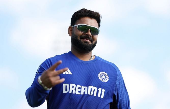 “Pehle maar raha hai, phir bol raha hai” - Rishabh Pant’s hilarious comment on Mohammed Siraj’s brutal delivery in ENG vs IND 2025 2nd Test [Watch]