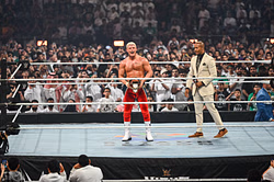 WWE legend sends a warning to Cody Rhodes