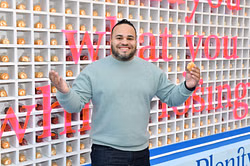 “No problems, only solutions” — Cutthroat Kitchen: Knives Out’s Kelvin Fernandez bags $8,250 after mid-cook chaos and captain’s table win