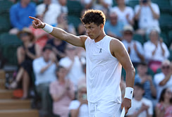 Ben Shelton reveals exactly what he told chair umpire at Wimbledon after 2R match was controversially suspended