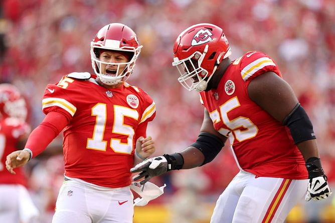 Patrick Mahomes reacts after Trey Smith lands massive $94,000,000 Chiefs contract extension