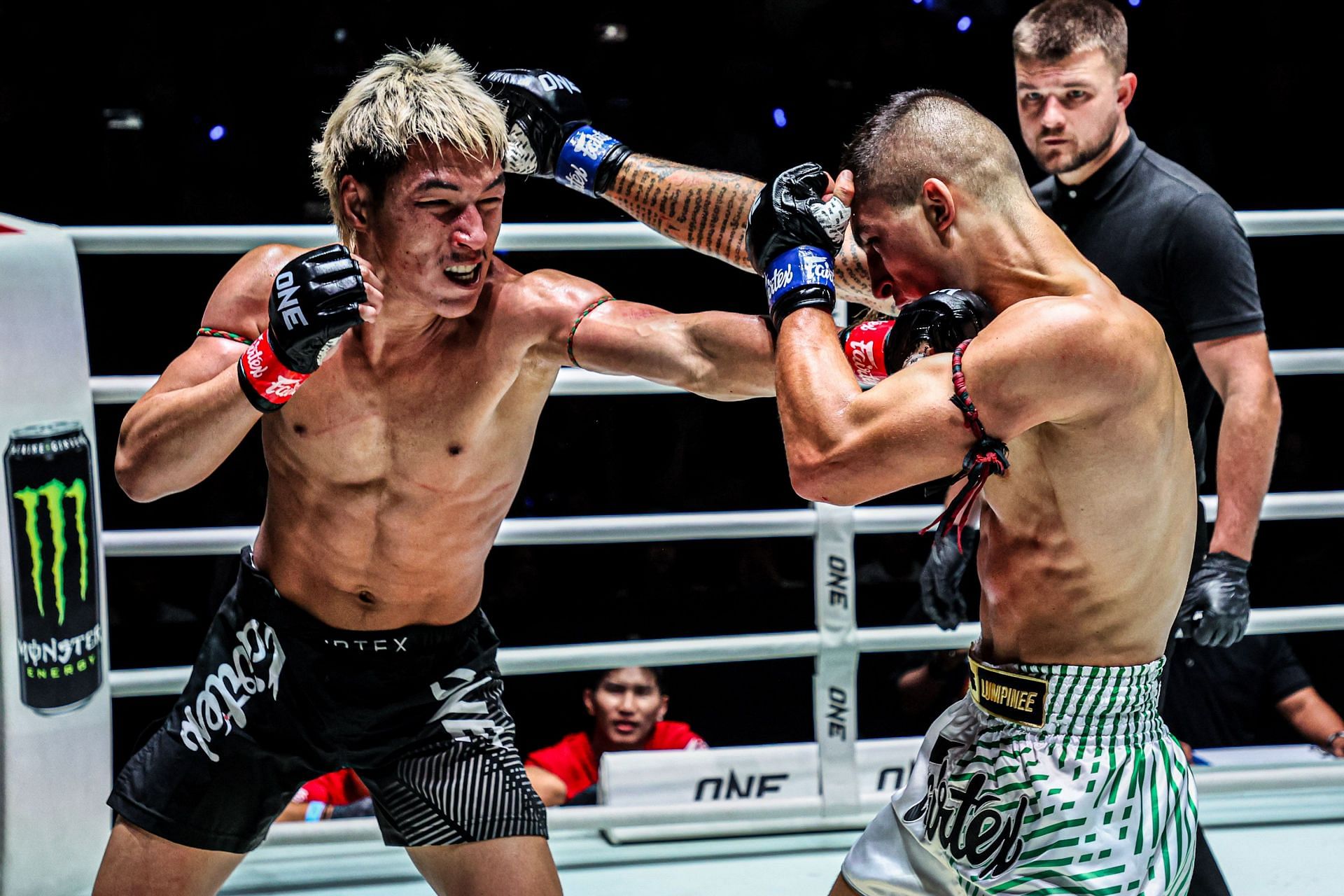 Yod-IQ (left) and Alessio Malatesta produced a three-round striking clinic inside the Lumpinee Stadium. [Image courtesy from ONE Championship]