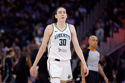 What happened to Breanna Stewart? New York Liberty suffer massive blow as star veteran exits game limping against Sparks