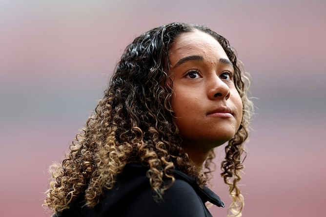 Arsenal sign 20-year-old star as most expensive female footballer in the world in record transfer