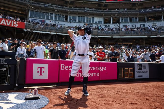 WATCH: Anthony Volpe’s father voices displeasure to Mets fan in Yankees shortstop's defense