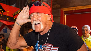 Absent AEW star shares never-before-seen photo in tribute to Hulk Hogan