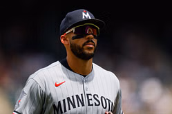 WATCH: Twins’ Carlos Correa serenaded by brutal “cheater” chants at Dodger Stadium