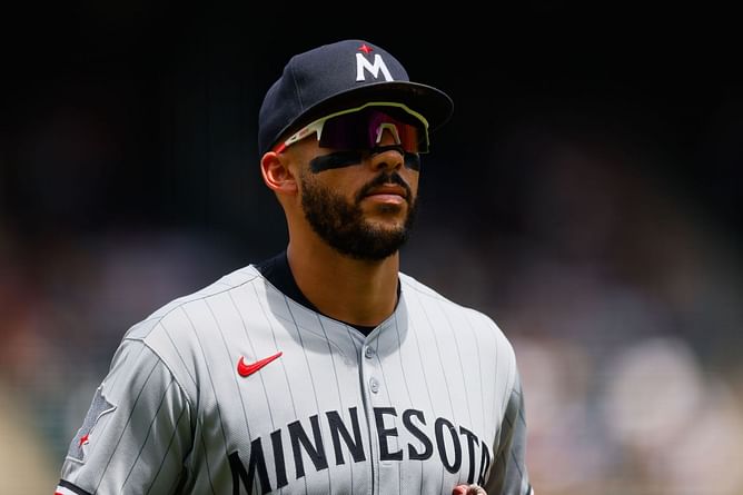 WATCH: Twins’ Carlos Correa serenaded by brutal “cheater” chants at Dodger Stadium