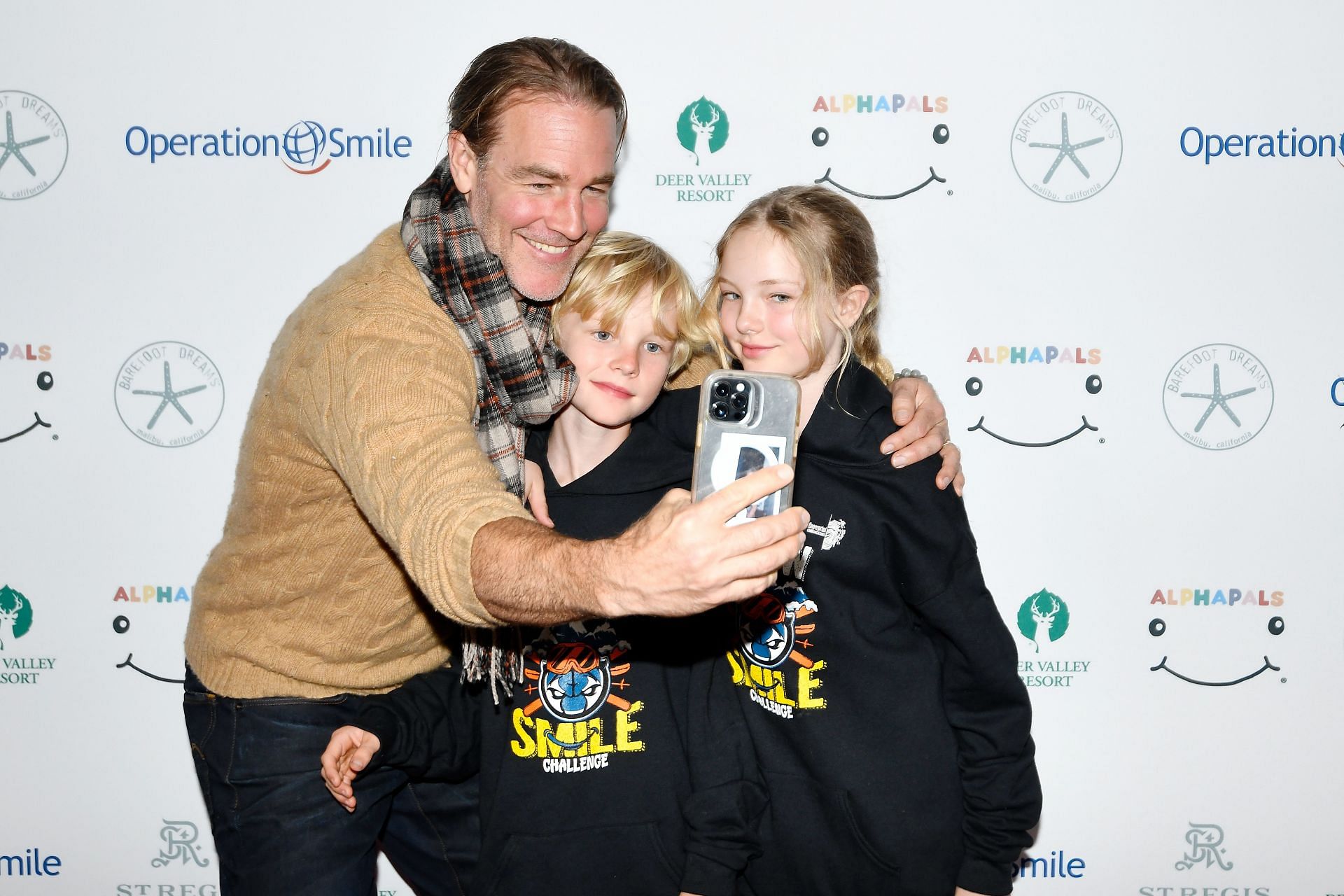James Van Der Beek with his children attends Operation Smile&#039;s 11th annual Celebrity Ski &amp; Smile Challenge (Photo by Alex Goodlett/Getty Images for Operation Smile)